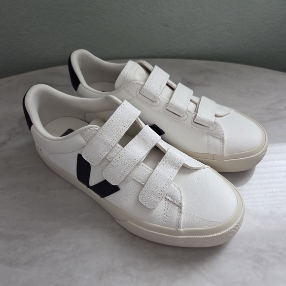 Veja Shoes - Veja Recife Logo Sneakers Women's Size 8